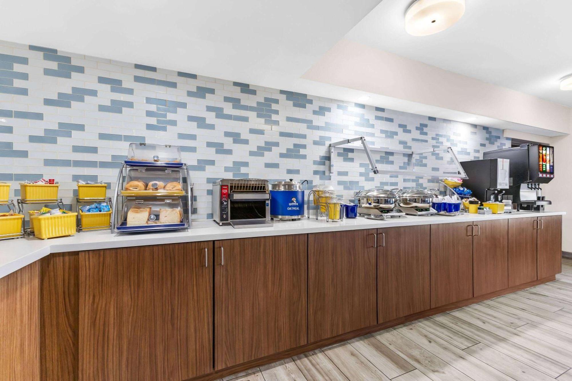 Days & By Wyndham Near Phoenix 3* Mesa