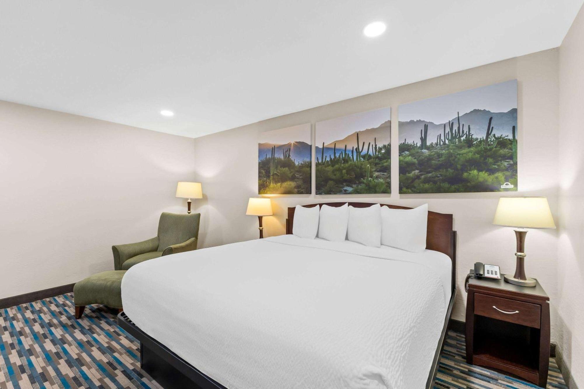 Days & By Wyndham Near Phoenix Hotel Mesa
