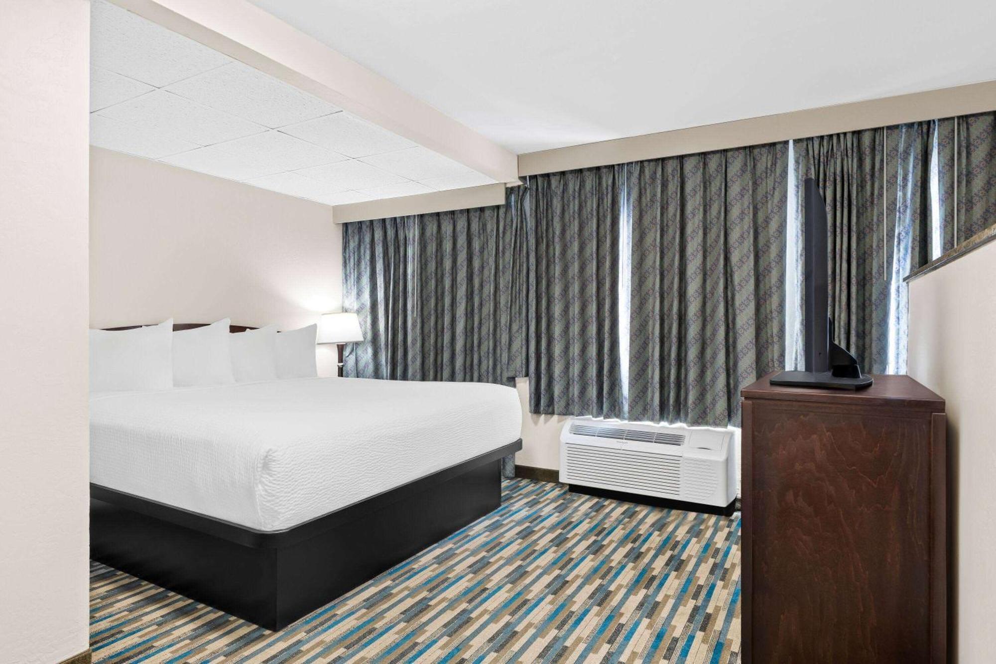 Days & By Wyndham Near Phoenix 3*