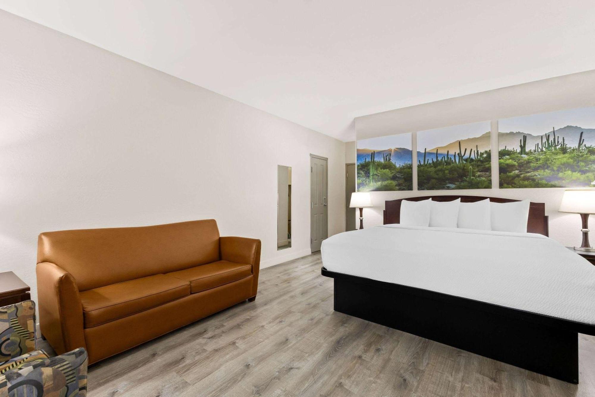Days & By Wyndham Near Phoenix Hotel Mesa