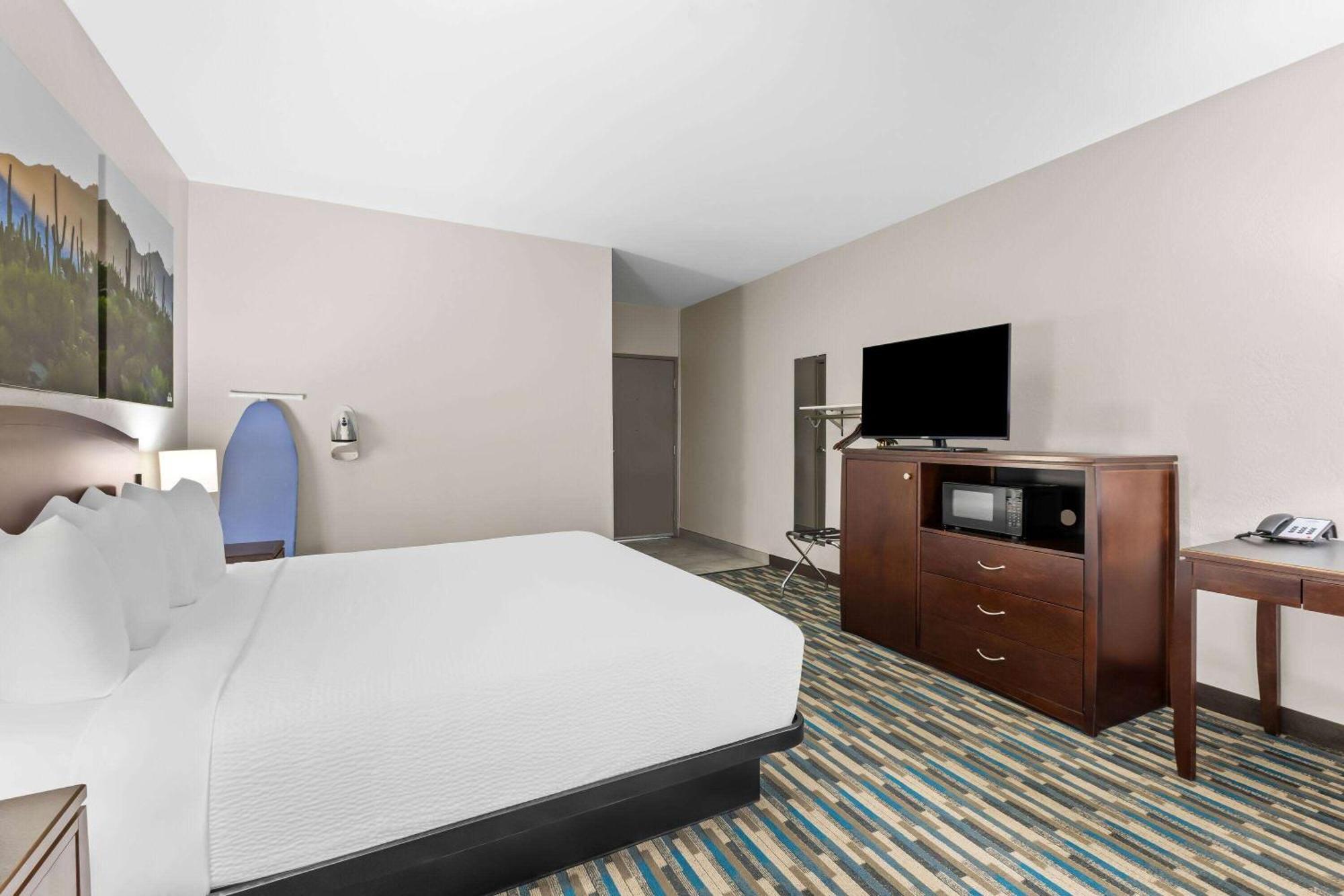 Days & By Wyndham Near Phoenix 3*