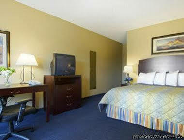 Hotel Days & By Wyndham Near Phoenix 3*